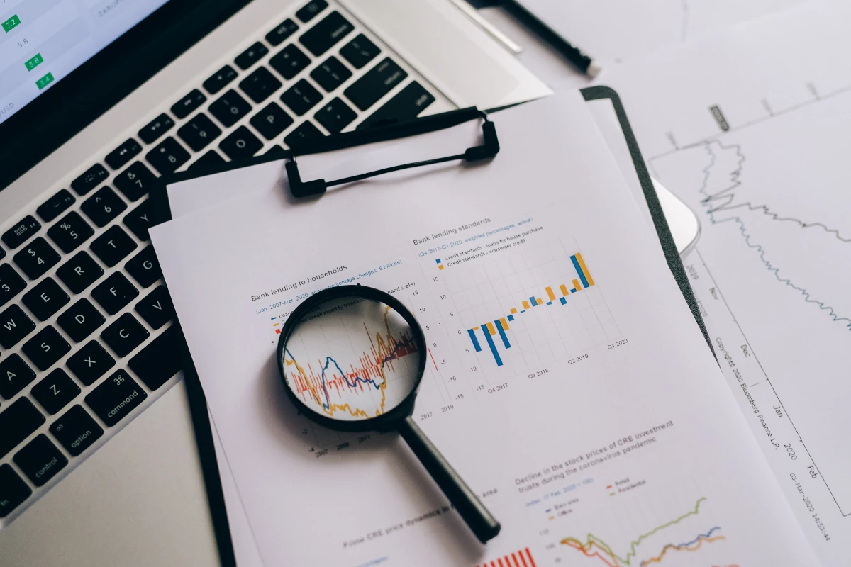 Cómo realizar un análisis de regresión para los resultados de una campaña publicitaria